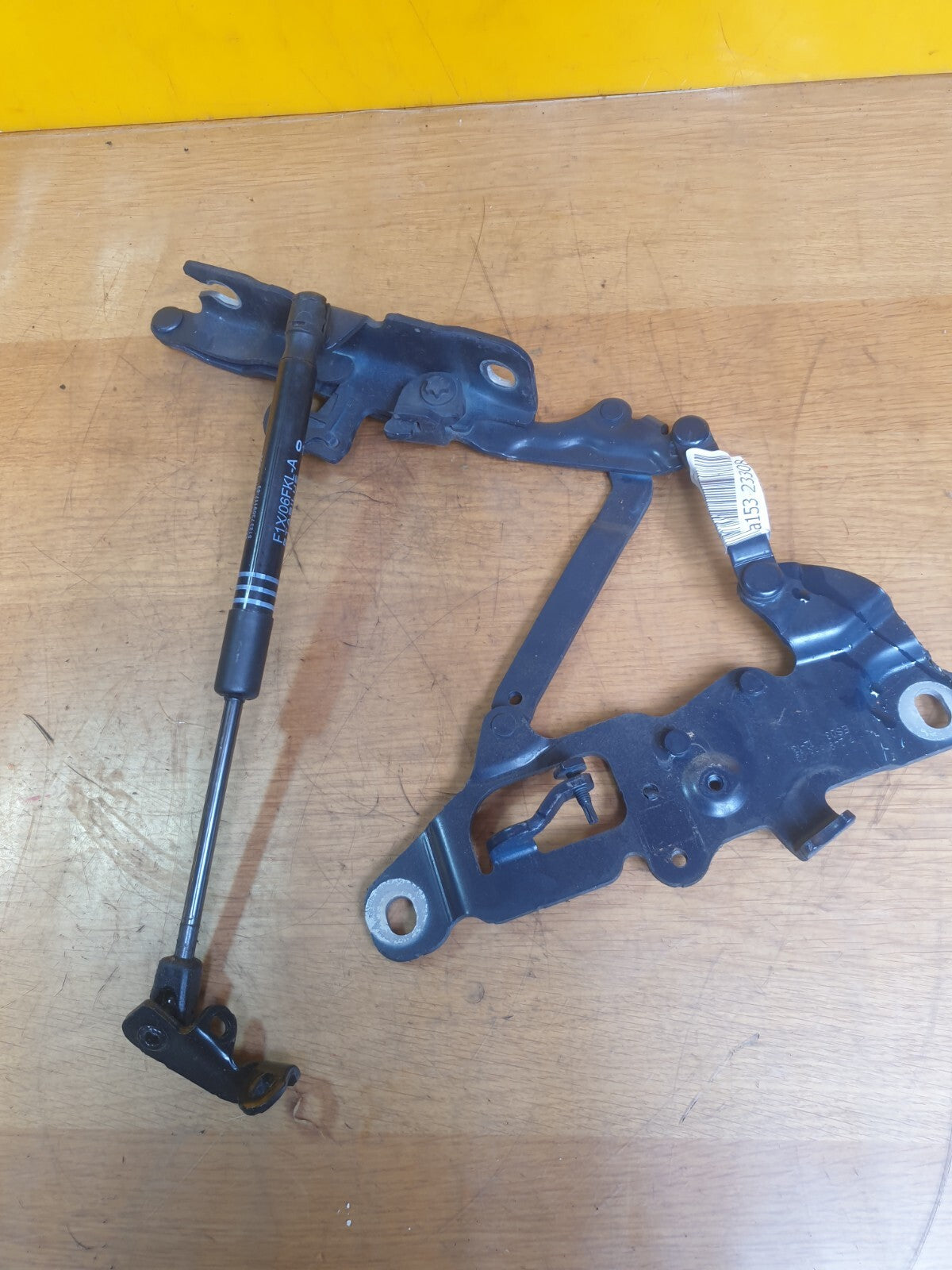 ✅2014 BMW 5 SERIES F11 4.4P FRONT RIGHT BONNET HINGE 7249888 7309117 + WARRANTY - Image 1