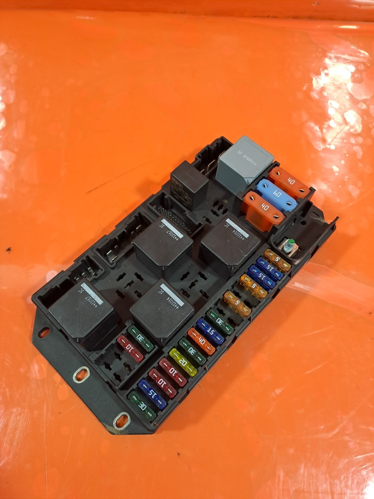 ✅2011 LAND ROVER RANGE ROVER L322 REAR TAILGATE FUSE BOX BH42-14N030-AA A243 - Image 1