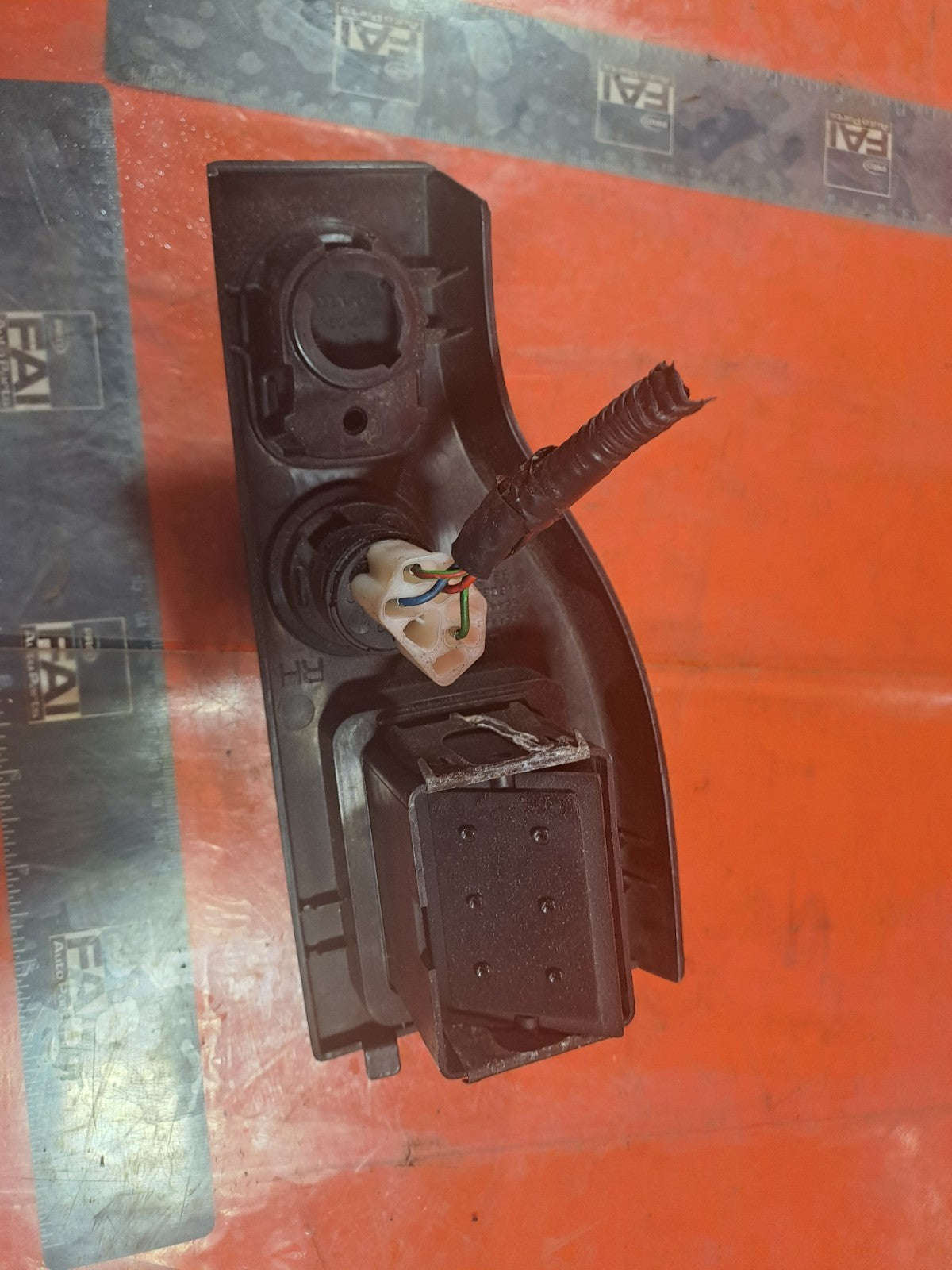 ✅2003 VOLVO FL DASHBOARD RIGHT AIR VENT HEADLIGHT SWITCH 3954450 + WARRANTY A324 - Image 7