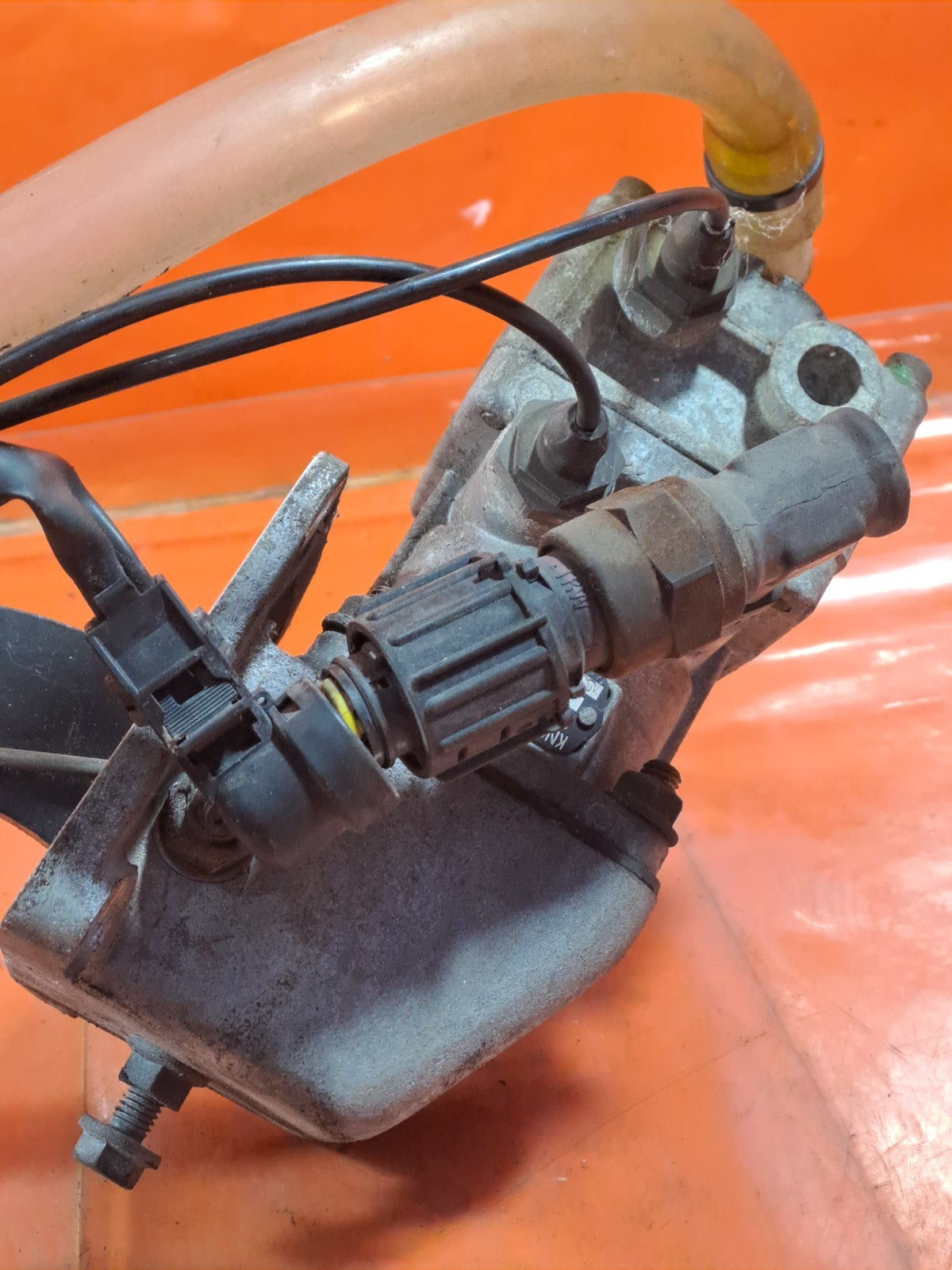 ✅2003 VOLVO FL 5.5D CABIN TILT LOCK 20503264 + WARRANTY A324 - Image 8