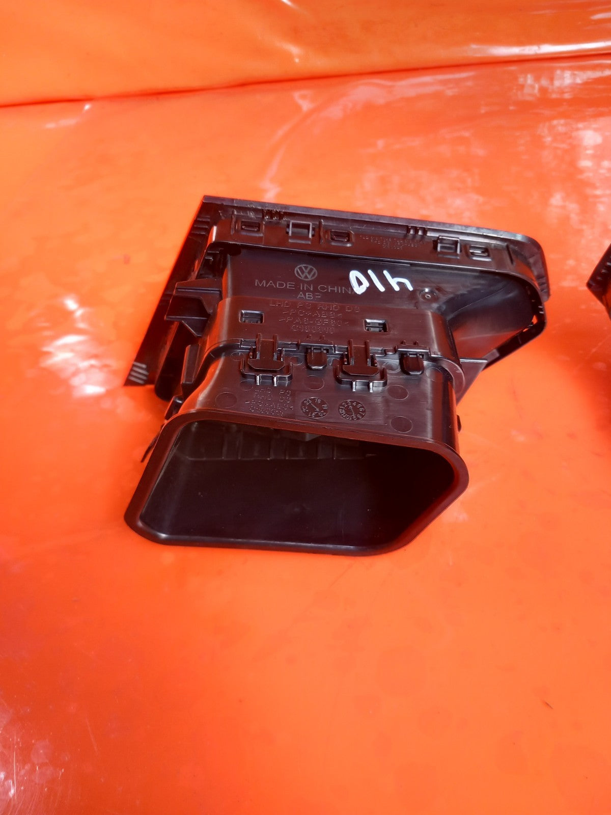 VW Transporter T30 2.0 Diesel 2021 Dashboard Air Vents Pair 7L2819704B A410 - Image 12
