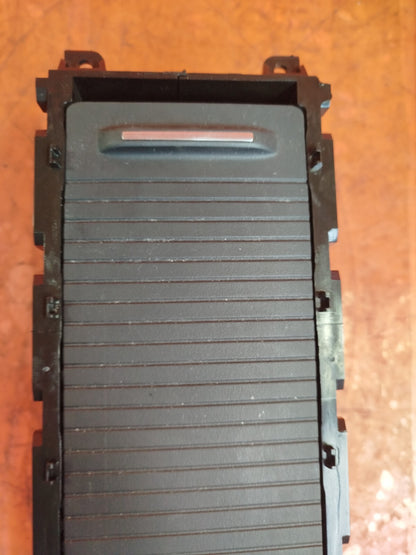 ✅Ford Focus Active X 1.0 Petrol 2021 FRONT CENTRE CONSOLE STORAGE COMPARTMENT - Image 8