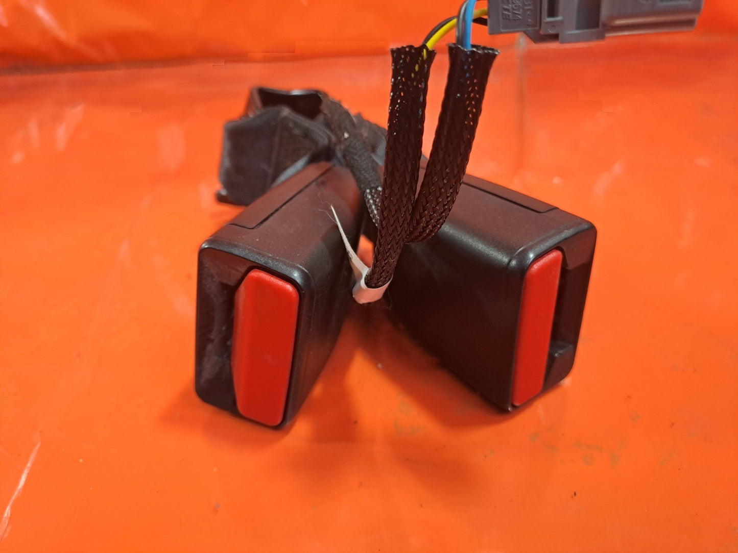 ✅2021 Renault Captur MK2 Rear Center Twin Seat Belt Buckle 878163496R A385 - Image 1
