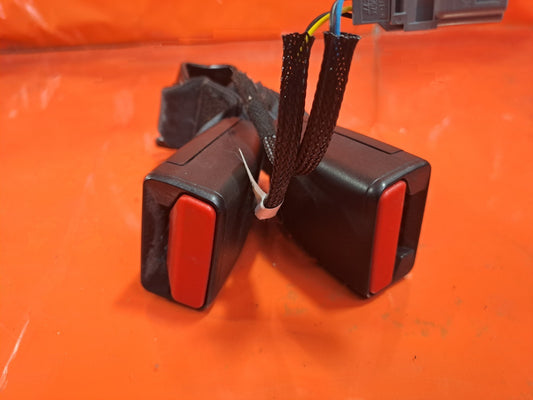 ✅2021 Renault Captur MK2 Rear Center Twin Seat Belt Buckle 878163496R A385 - Image 1