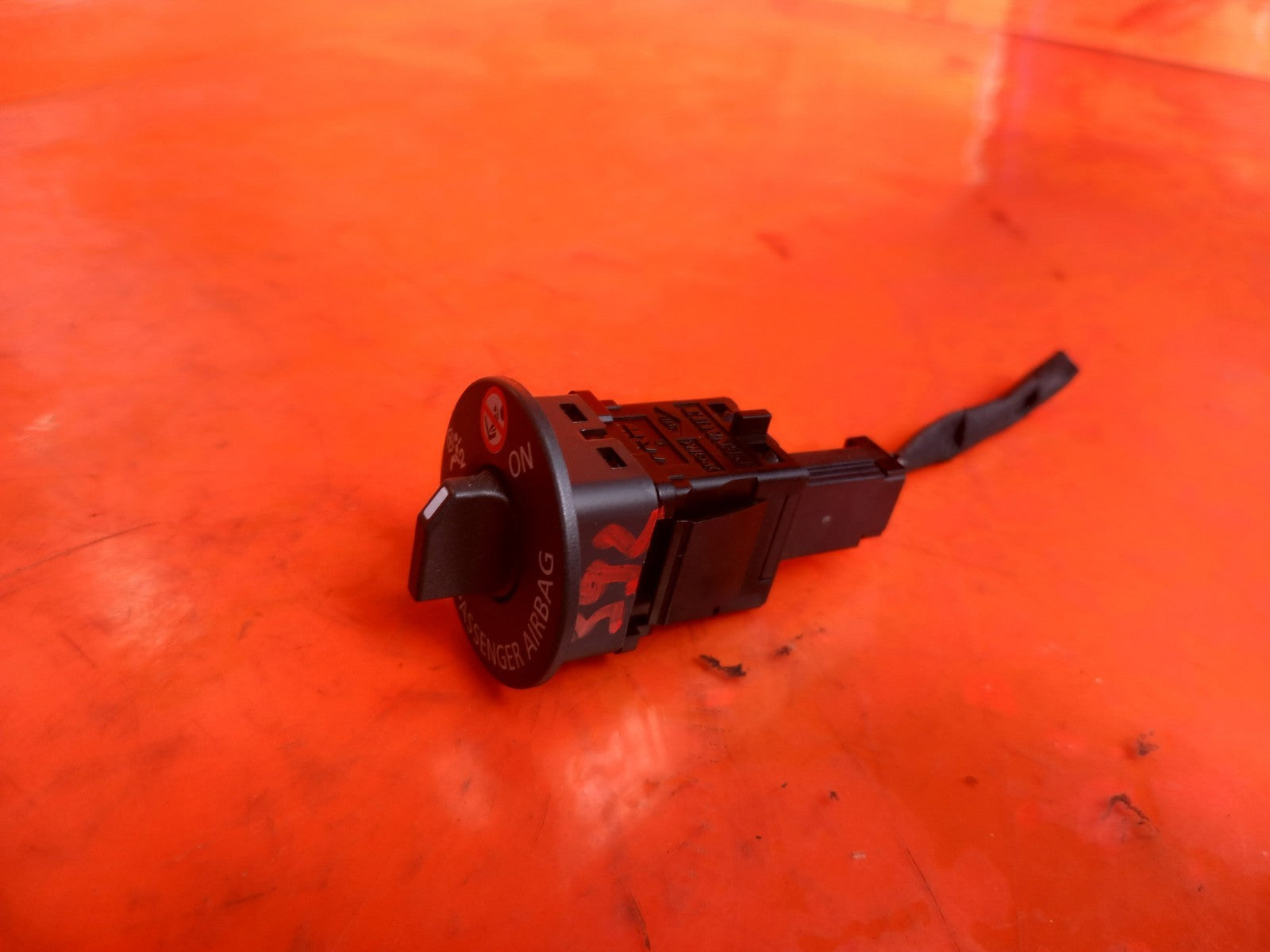 Renault Captur 1.6 Petrol 2023 Passenger ArBag On Off Control Switch 681991670R  - Image 3