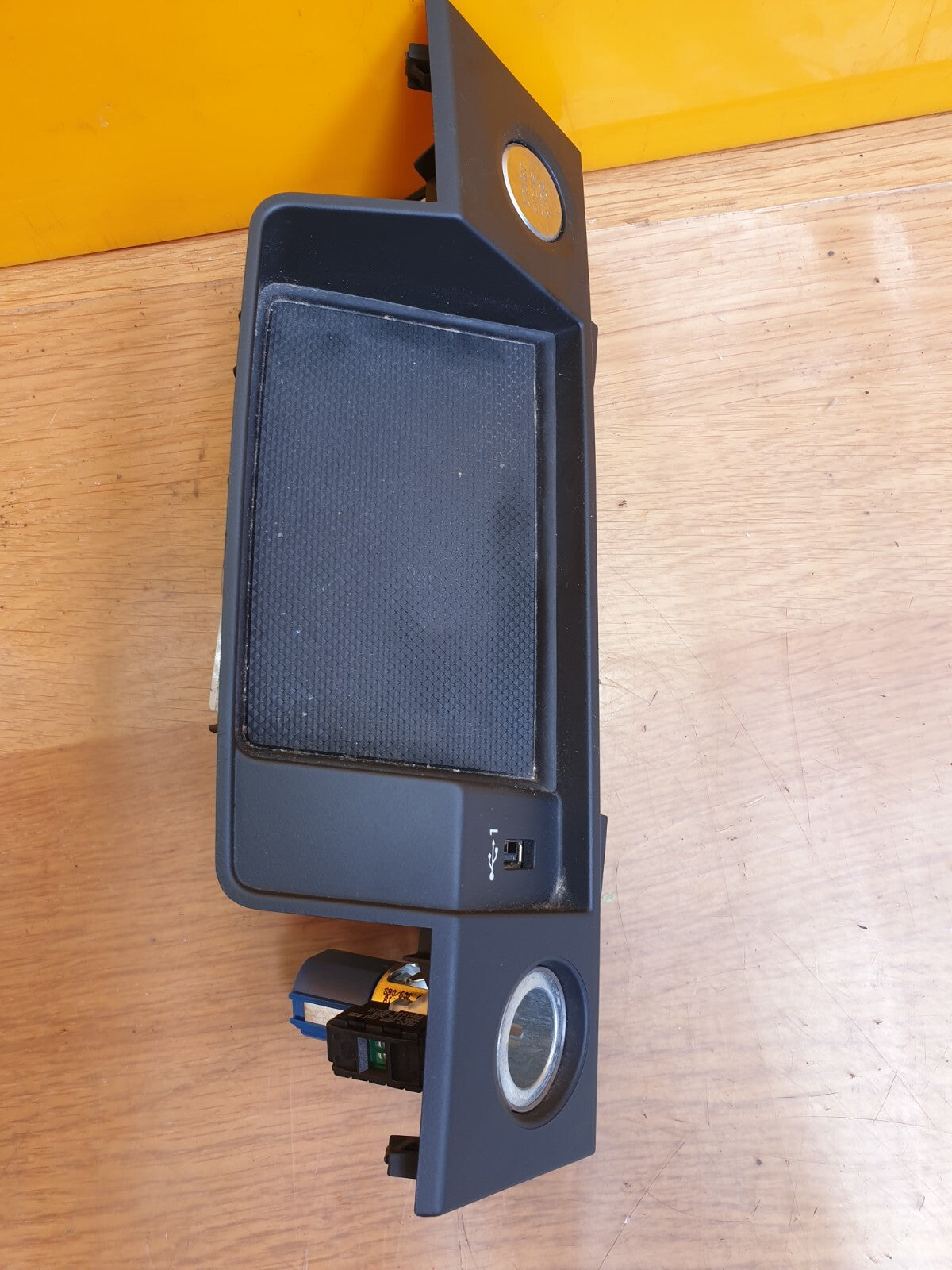 2019 Audi Q5 FY 2.0TDI Start Stop USB Cigarette Lighter Trim 80C864131A Warranty - Image 10