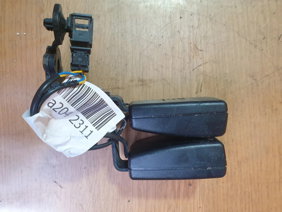 Audi A3 E-Tron 1.4 Petrol 2015 Rear Centre Middle Seat Belt Buckle Twin Warranty - Image 3