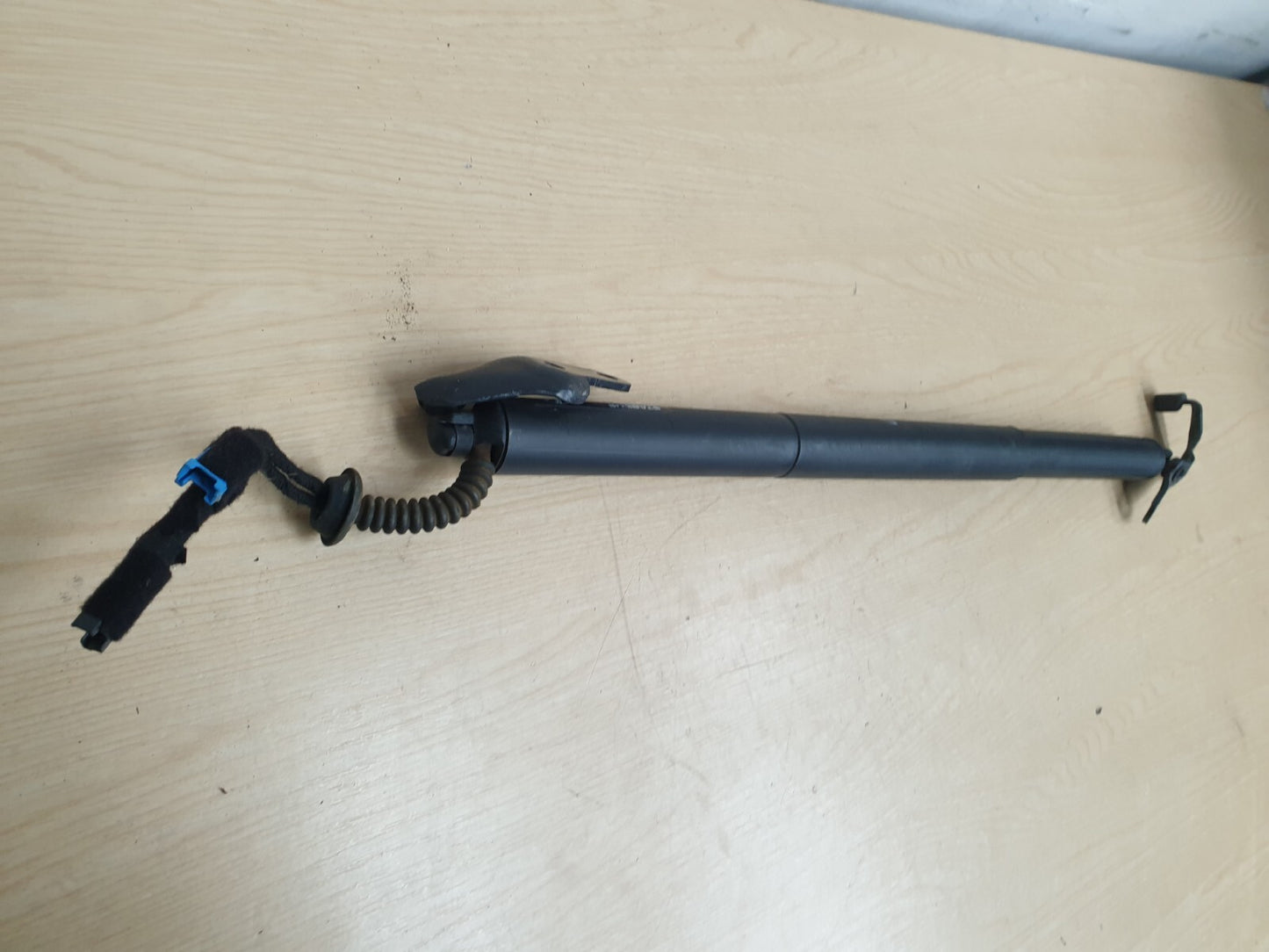 2018 BMW F46 216D 1.5 DIESEL TAILGATE STRUT SHOCK LEFT NEARSIDE 7432771 A036 - Image 10