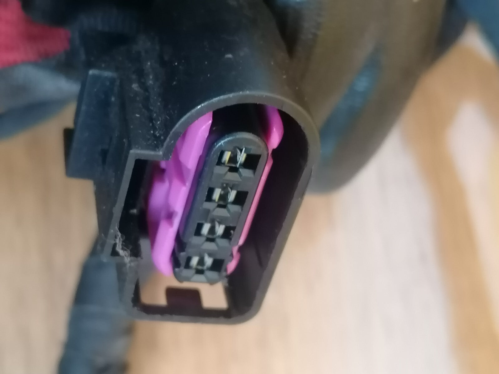 ebay-src:https://i.ebayimg.com/00/s/mtiwmfgxnjaw/z/kvyaaoswpvllkufq/$_57.jpg