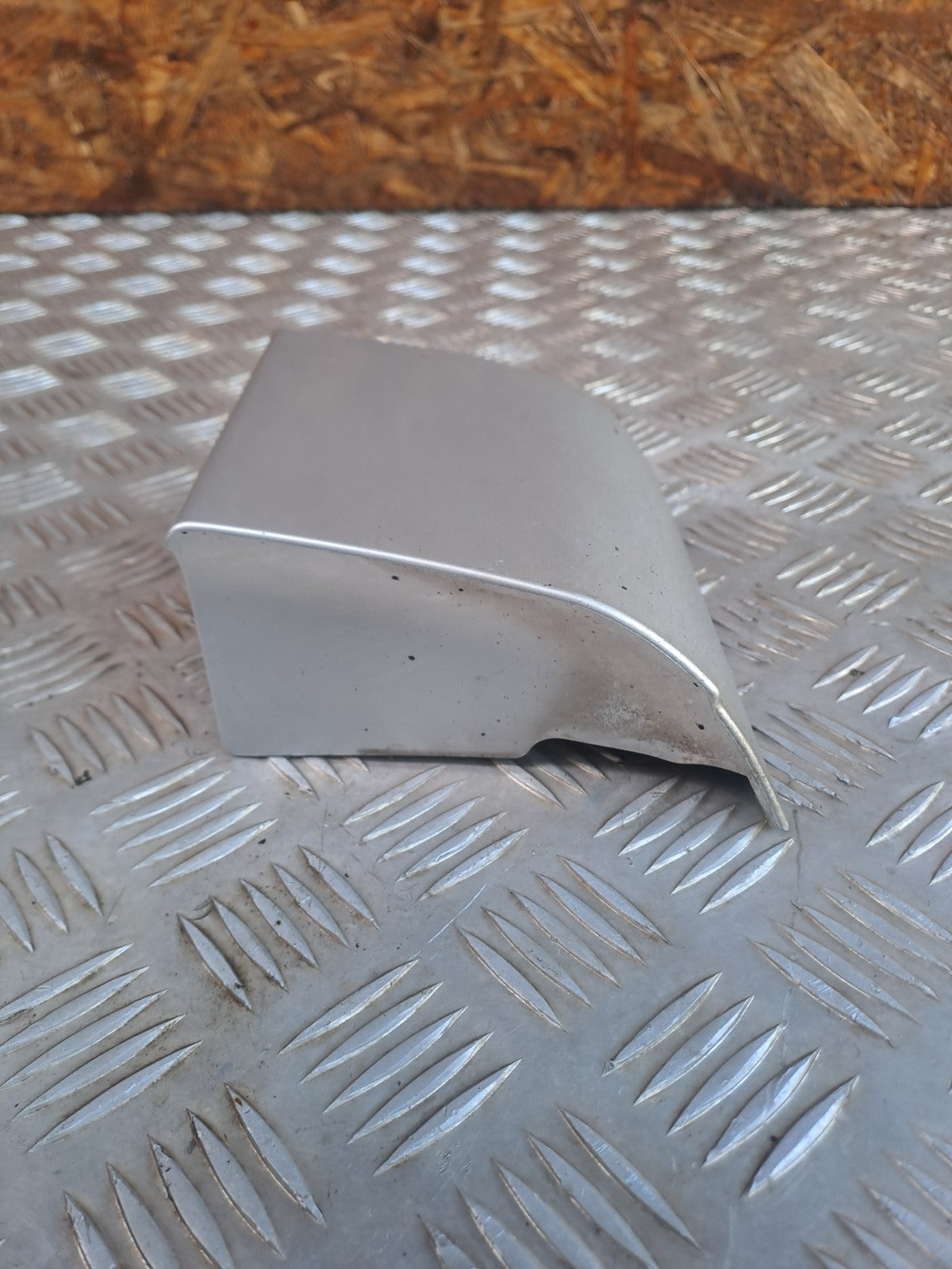 ✅2009 AUDI Q7 4L 3.0D LOWER WING FENDER TRIM MOULDING FRONT RIGHT 4L0854960 A300 - Image 4