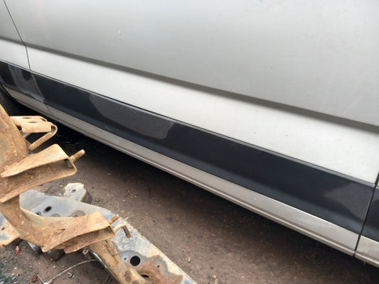 2023 Maxus Deliver 9 Right Side Sliding Door Trim Moulding Warranty A425 - Image 1