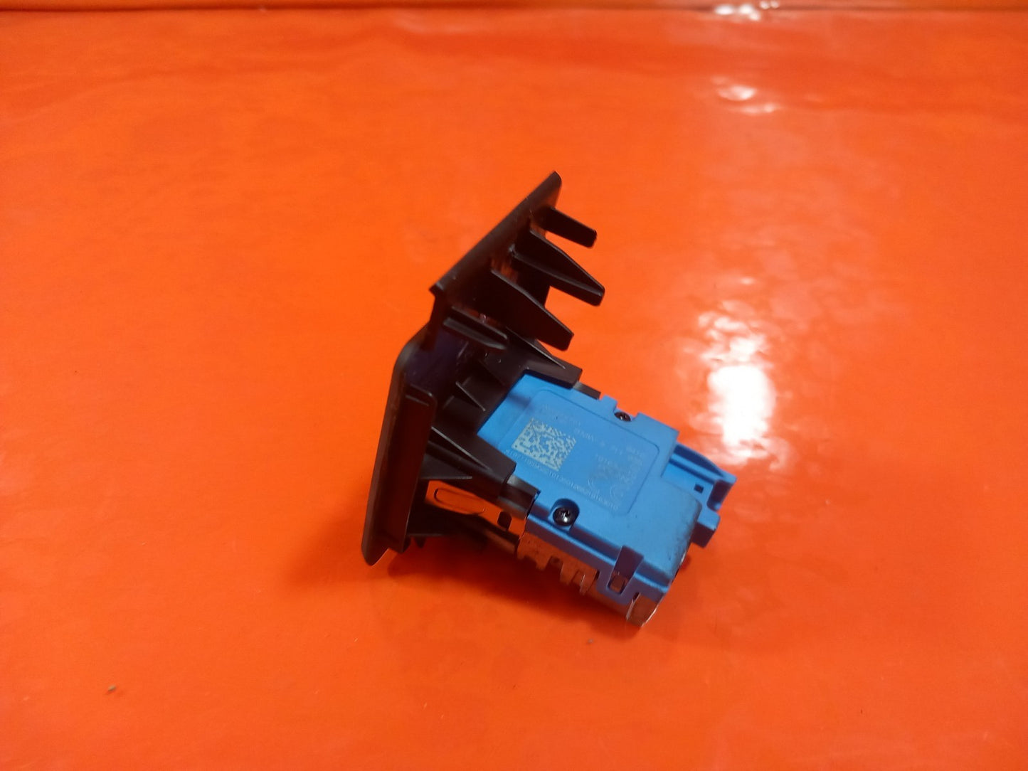 BMW F40 116D 1.5 Diesel 2021 USB Port 8711939 Warranty A365 - Image 4