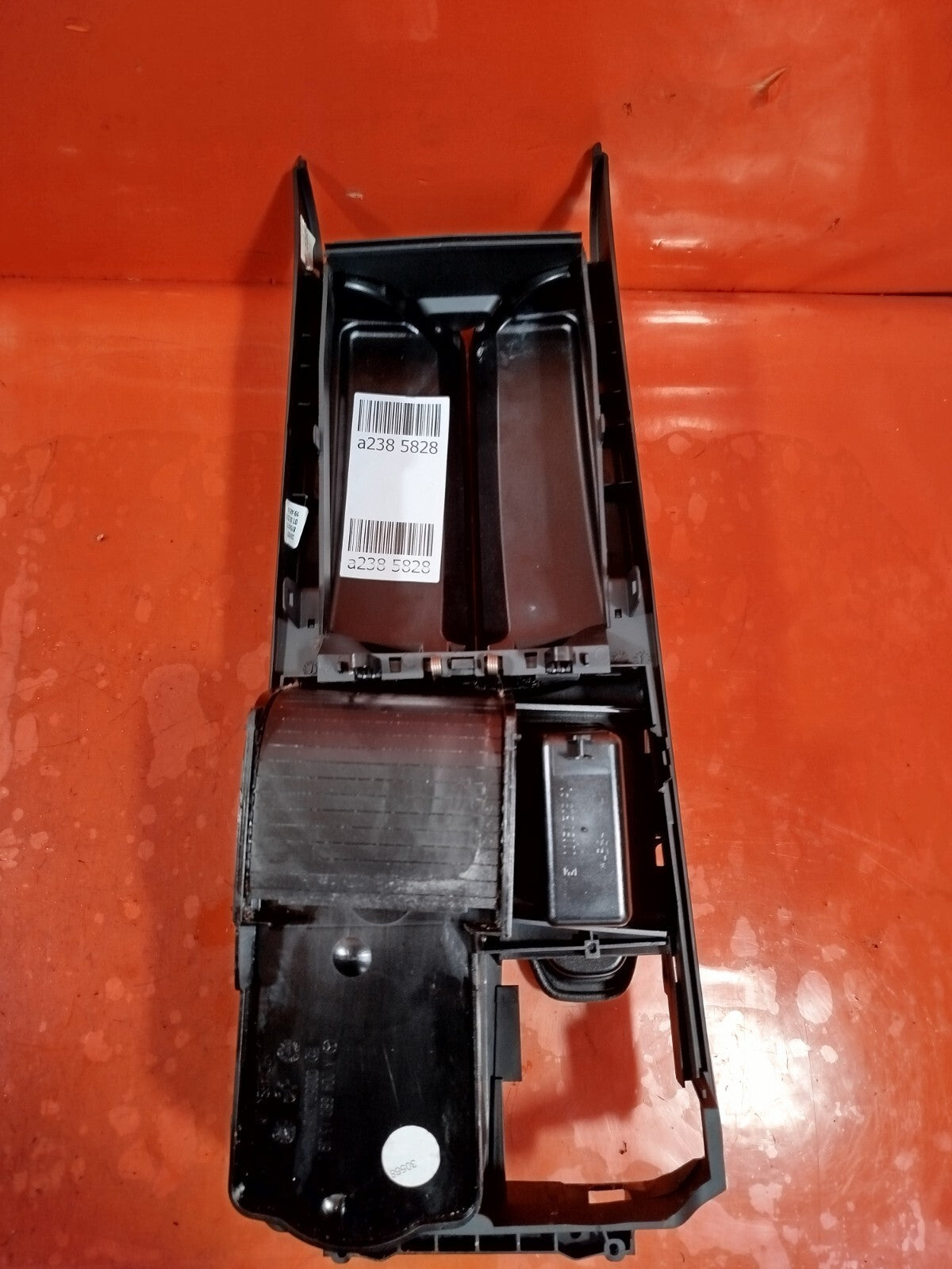 ✅MERCEDES W204 C220 AMG SPORT 2.1 DIESEL 2012 CENTRE CONSOLE LEATHER ARMREST - Image 5