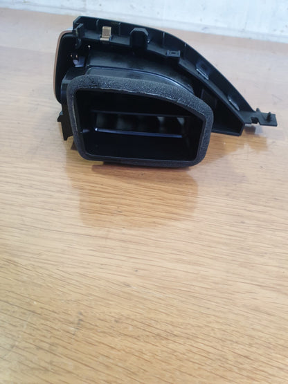 ✅JAGUAR F-PACE X761 3.0 PETROL 2017 DASHBOARD AIR VENT RIGHT HX73018B08AE A196 - Image 10