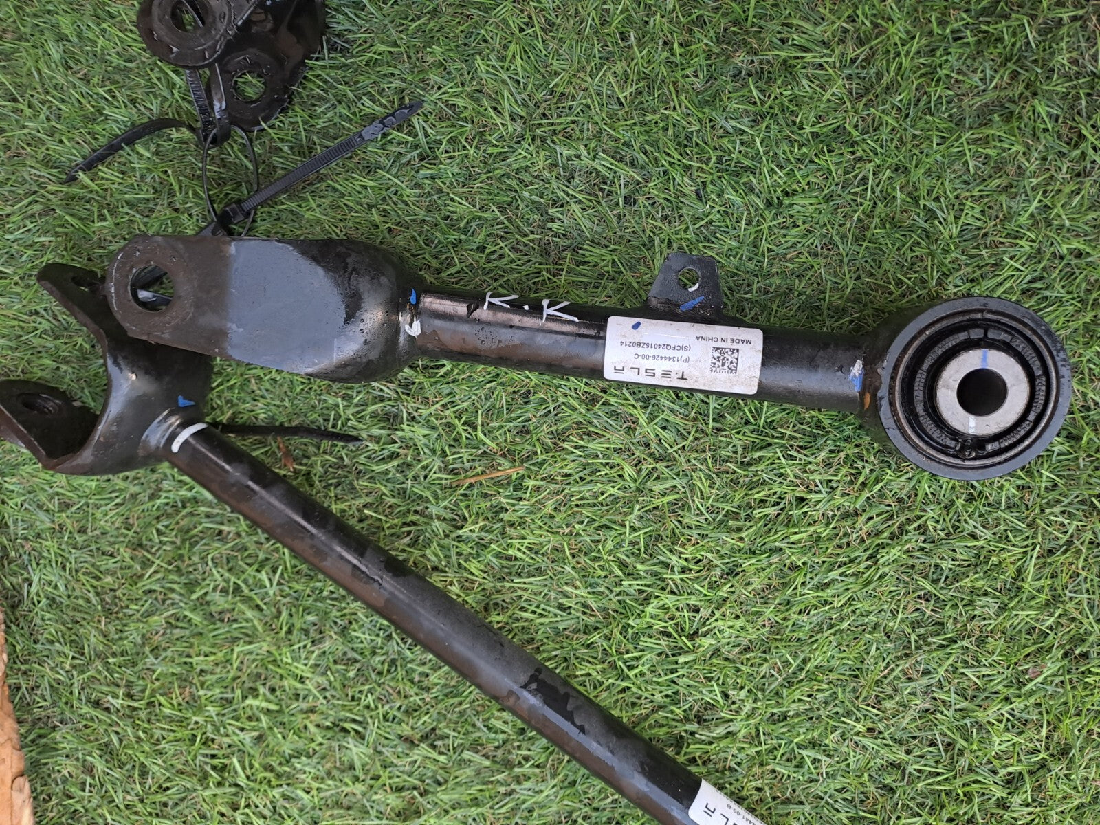 2024 TESLA MODEL 3 LONG REAR RIGHT SUSPENSION ARMS x4 + WARRANTY A207 - Image 4