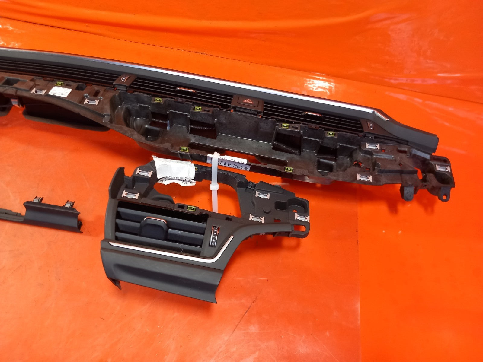 Audi A5 F5 S-Line 2016 Dashboard Air Vent Trim Set 8W2820901C Warranty A142 - Image 5