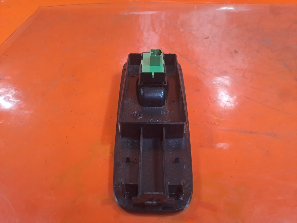 ebay-src:https://i.ebayimg.com/00/s/mtiwmfgxnjaw/z/xmeaaeswvdhqhwee/$_57.jpg