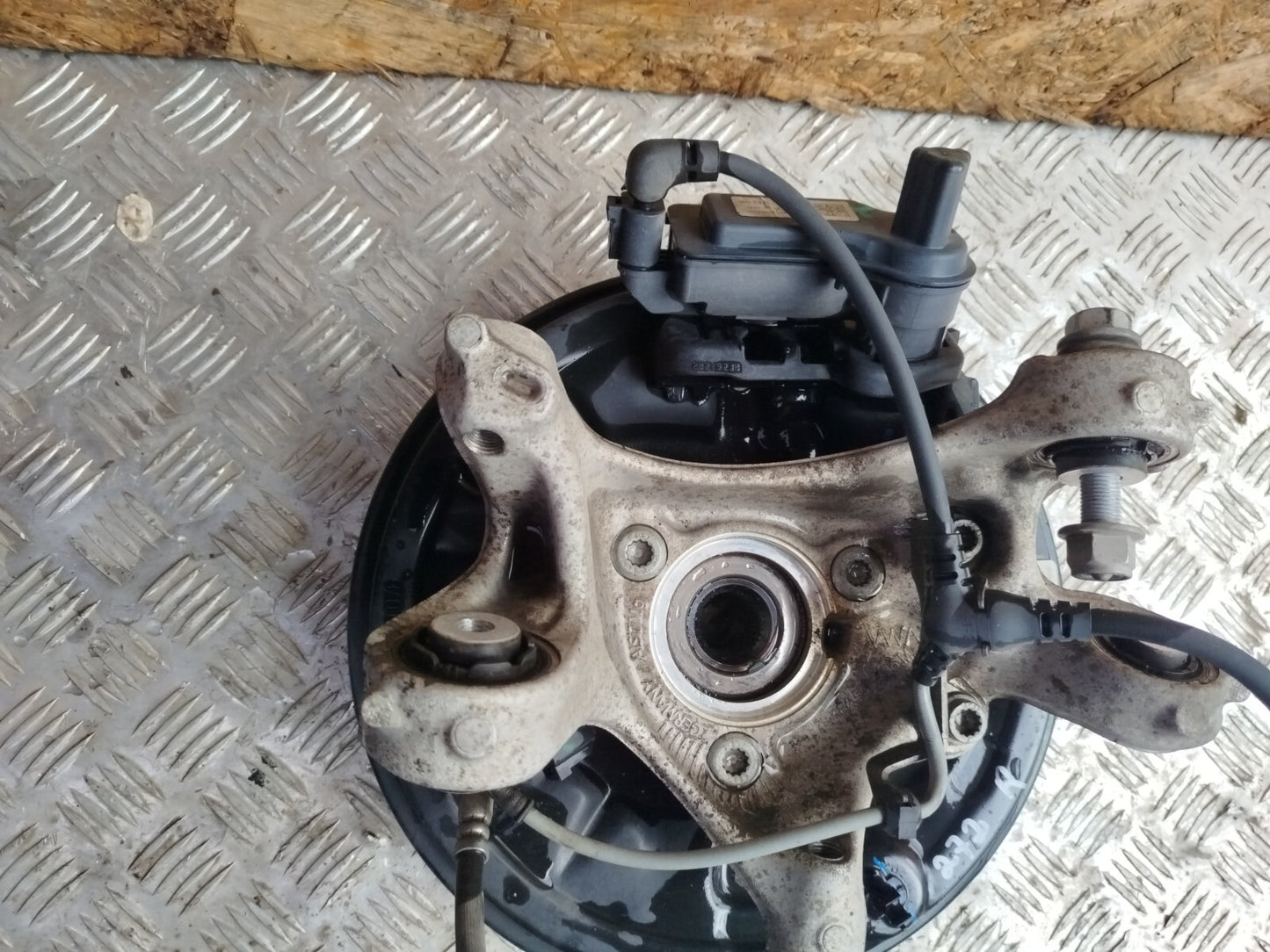✅CUPRA BORN V2 Ev 2023 REAR RIGHT WHEEL HUB SPINDLE WITH CONTROL ARMS Warranty - Image 5