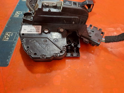 ✅2016 RENAULT TRAFIC MK3 Sl27 1.6D LEFT SLIDING DOOR LOCK LATCH 825037886R A256 - Image 9