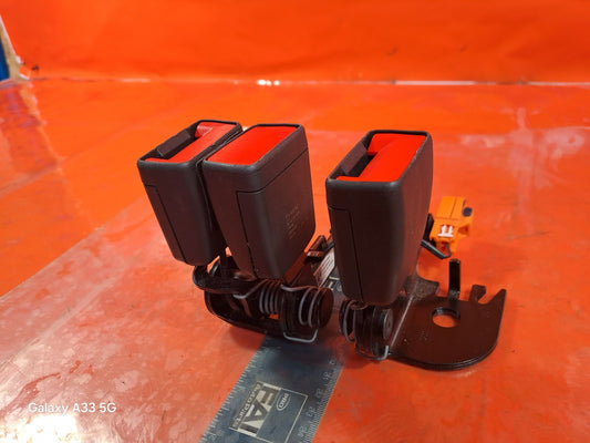 ✅2023 POLESTAR 2 LONG RANGE REAR SEAT BELT BUCKLE SET 31675959 + WARRANTY A312 - Image 1