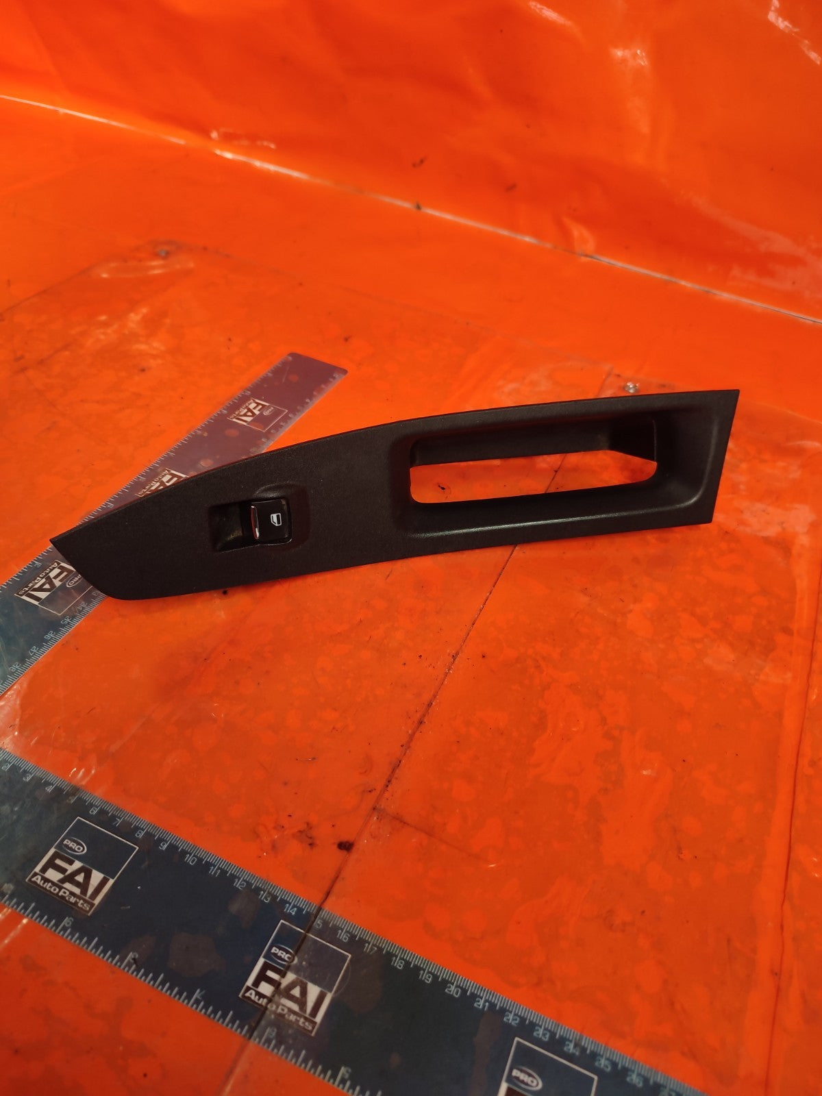 ✅FORD GALAXY ZETEC 2.0 DIESEL 2018 REAR RIGHT WINDOW SWITCH EM2B14A567ACW A301 - Image 4