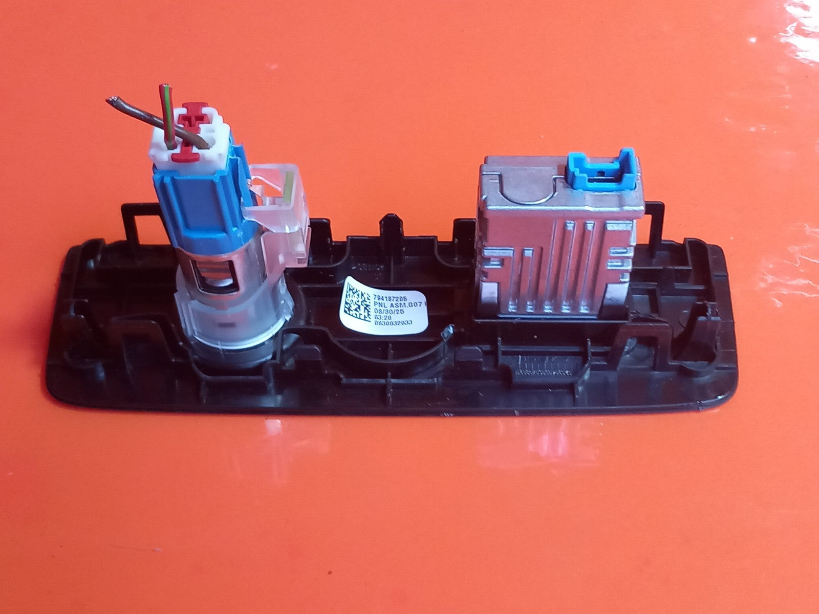 BMW X5 G05 3.0 Petrol 2025 Center Console Auxiliary Power Outlet Cig Lighter - Image 11