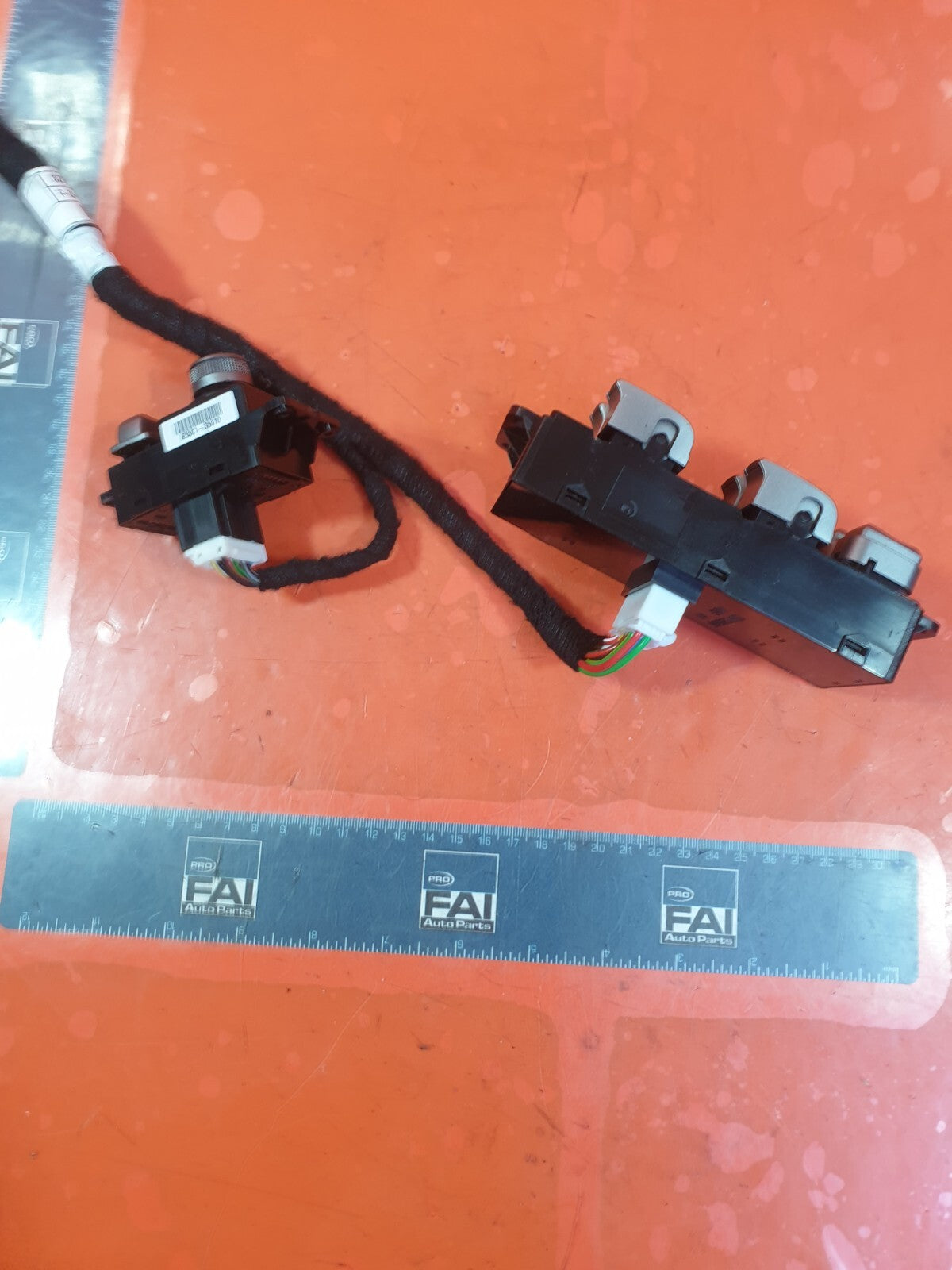 2017 SSANGYONG TIVOLI EX 1.6D FRONT RIGHT WINDOW SWITCH 8581235000 WARRANTY A230 - Image 2