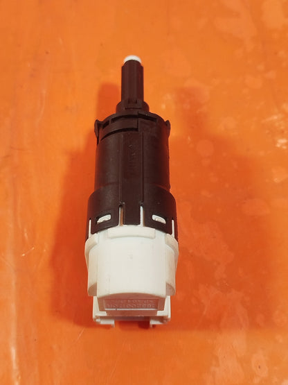 ✅2024 DACIA DUSTER JOURNEY BRAKE PEDAL SENSOR SWITCH 253206170R + WARRANTY A364 - Image 2