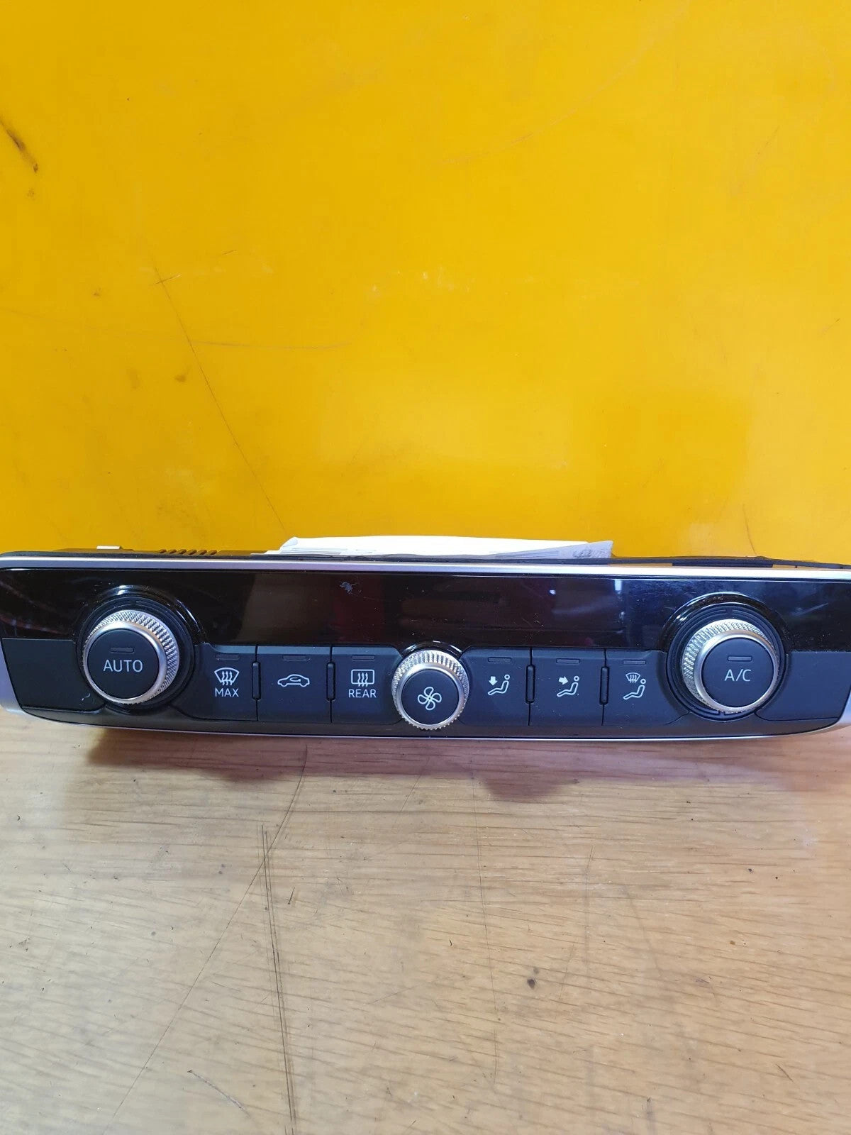 Audi A3 E-Tron 1.4 Petrol 2015 A/C Heater Climate Control Panel 8V0820043F A204 - Image 3