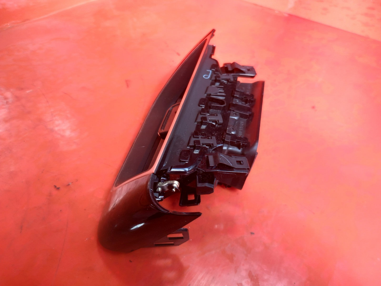 Renault Captur 1.6 Petrol 2023 Front Right Dashboard Air Vent 687605826R A392 - Image 4