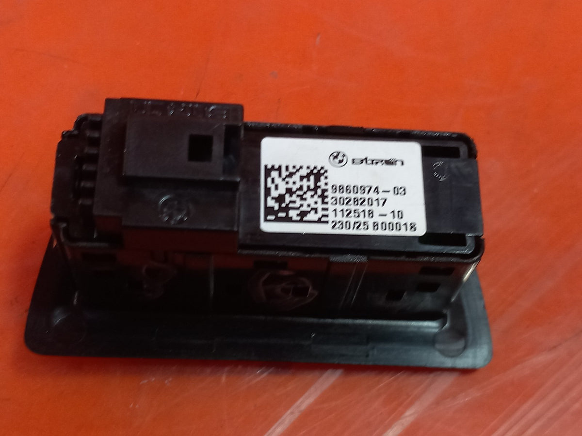 ebay-src:https://i.ebayimg.com/00/s/mtiwmfgxnjaw/z/wusaaeswxthqgbck/$_57.jpg