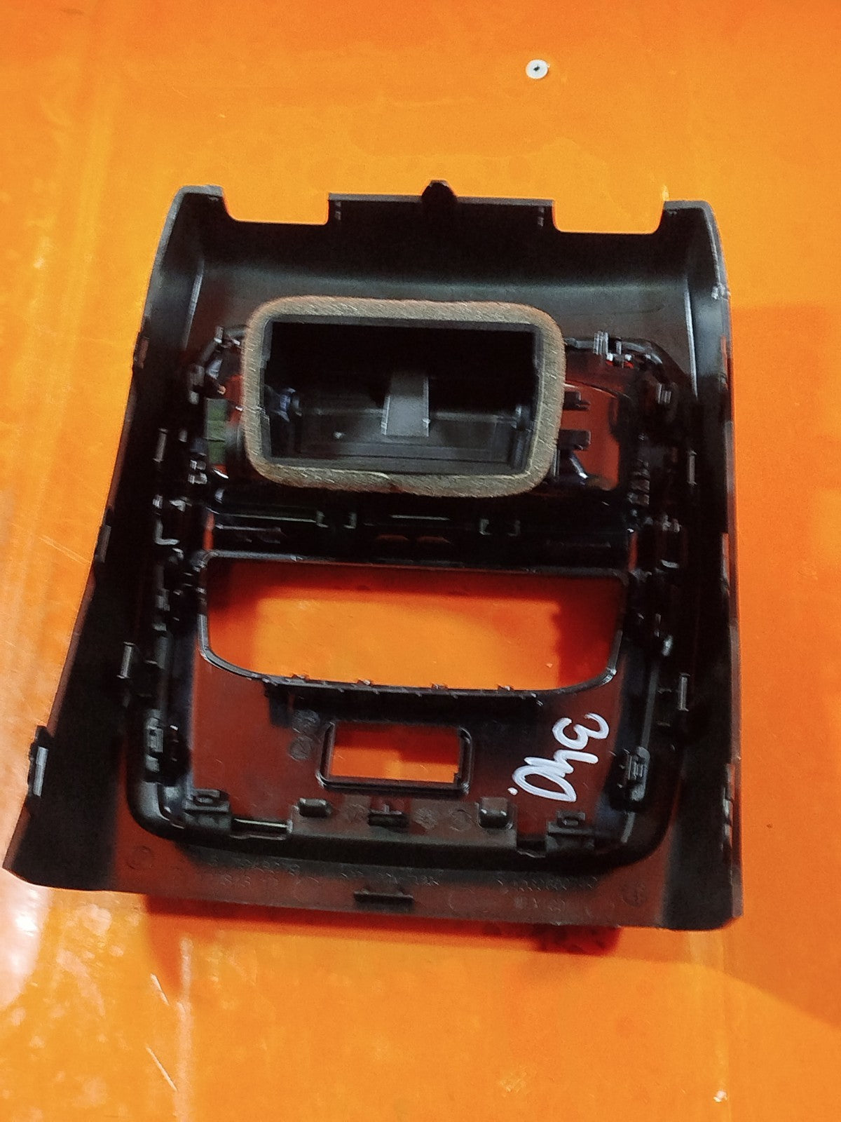 ✅BMW G20 330E XDRIVE M SPORT 2.0 PETROL 2023 CENTRE CONSOLE REAR AIR VENT A340 - Image 9