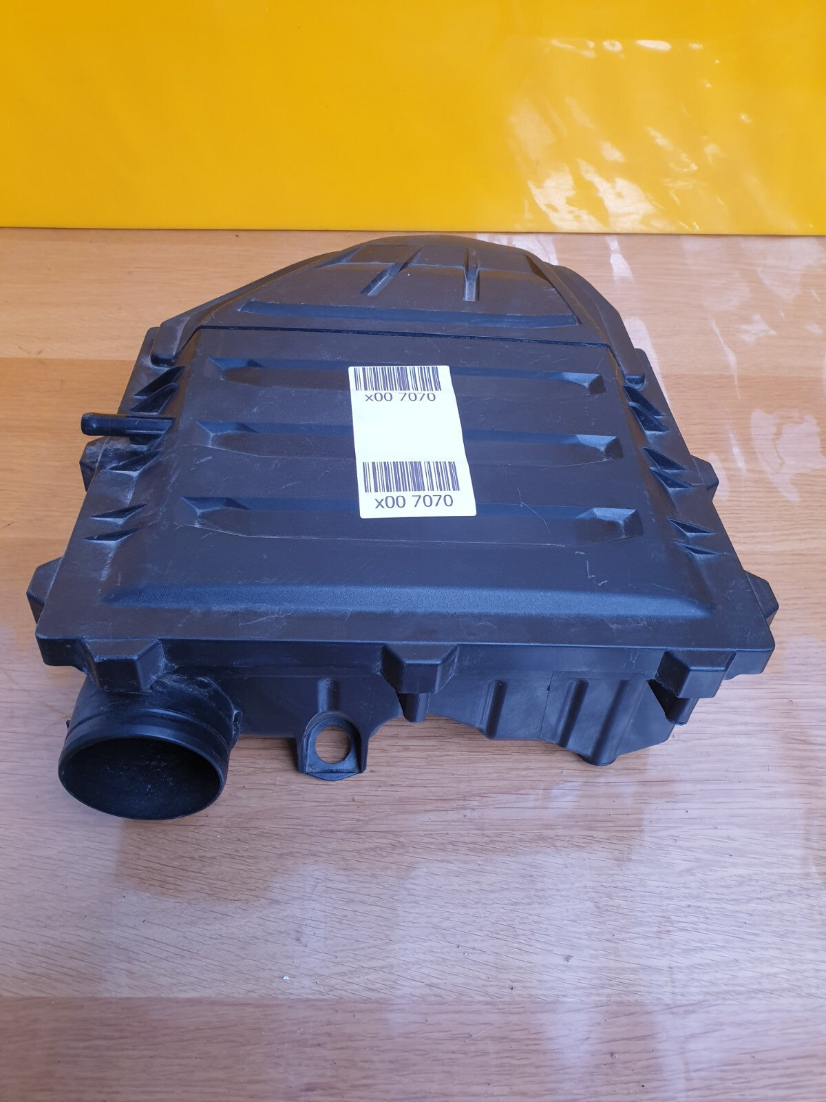 VW POLO AIR FILTER BOX ASSEMBLY 04C129601M X00 - Image 1
