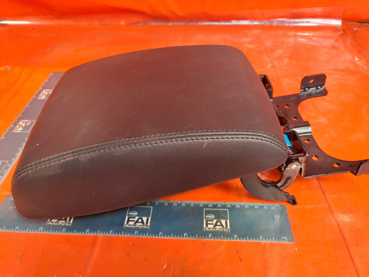 ✅2020 Jaguar I-Pace X590 Centre Console Leather Armrest J9C3-045C74-AE A375 - Image 4