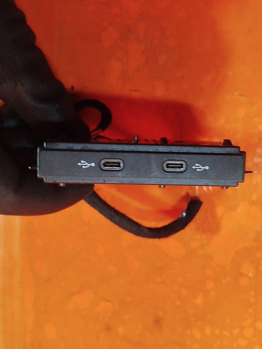 ✅VW GOLF R-LINE MK8 2.0 DIESEL 2020 DOUBLE USB PORT SOCKET 5NA035736 Warranty - Image 1
