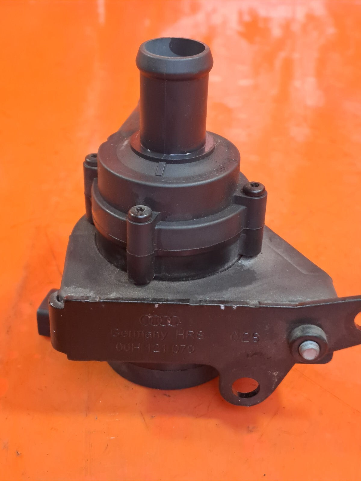 ✅2010 AUDI A5 8T S LINE 2.0TFSI AUXILIARY WATER PUMP 06H965561 + WARRANTY A223 - Image 2