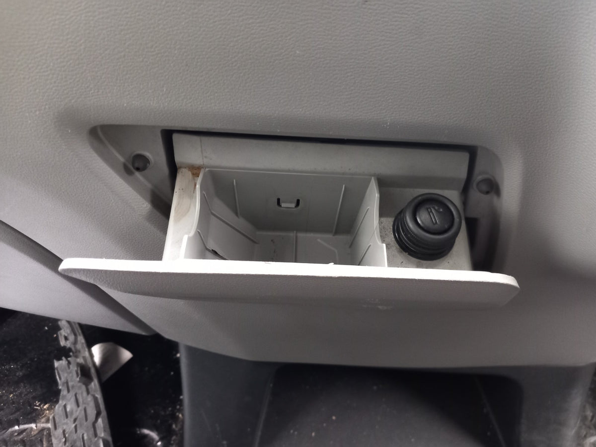 2023 Maxus Deliver 9 Cigarette Ashtray Warranty A425 - Image 1