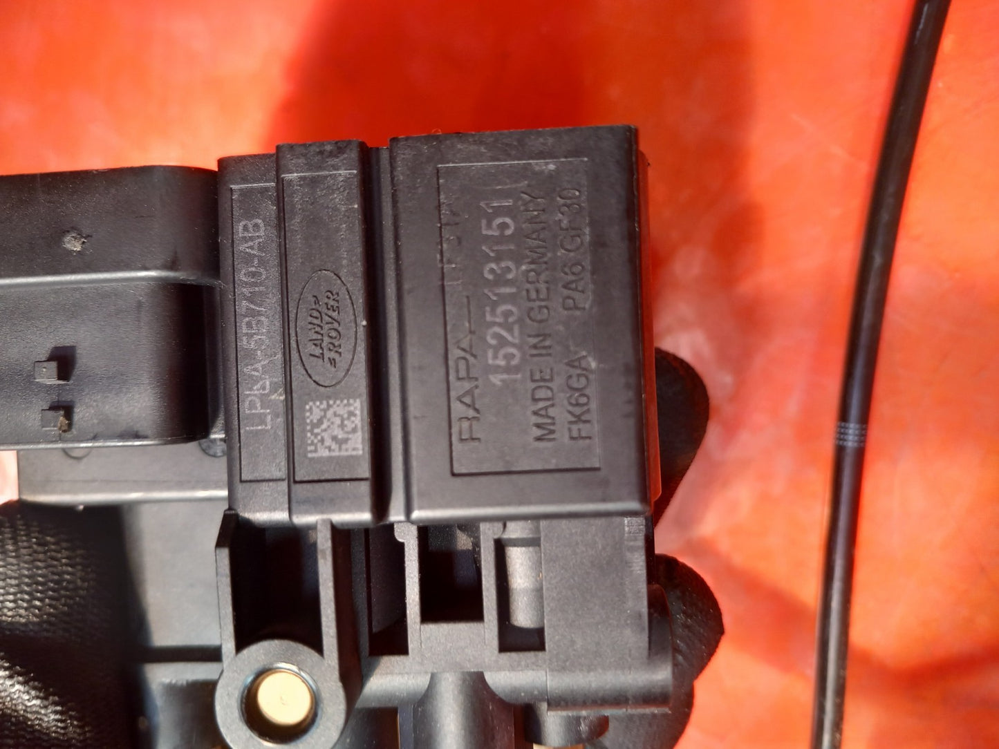 Land Rover Defender L663 3.0 Diesel 2025 Front Air Suspension Valve Block A396 - Image 10