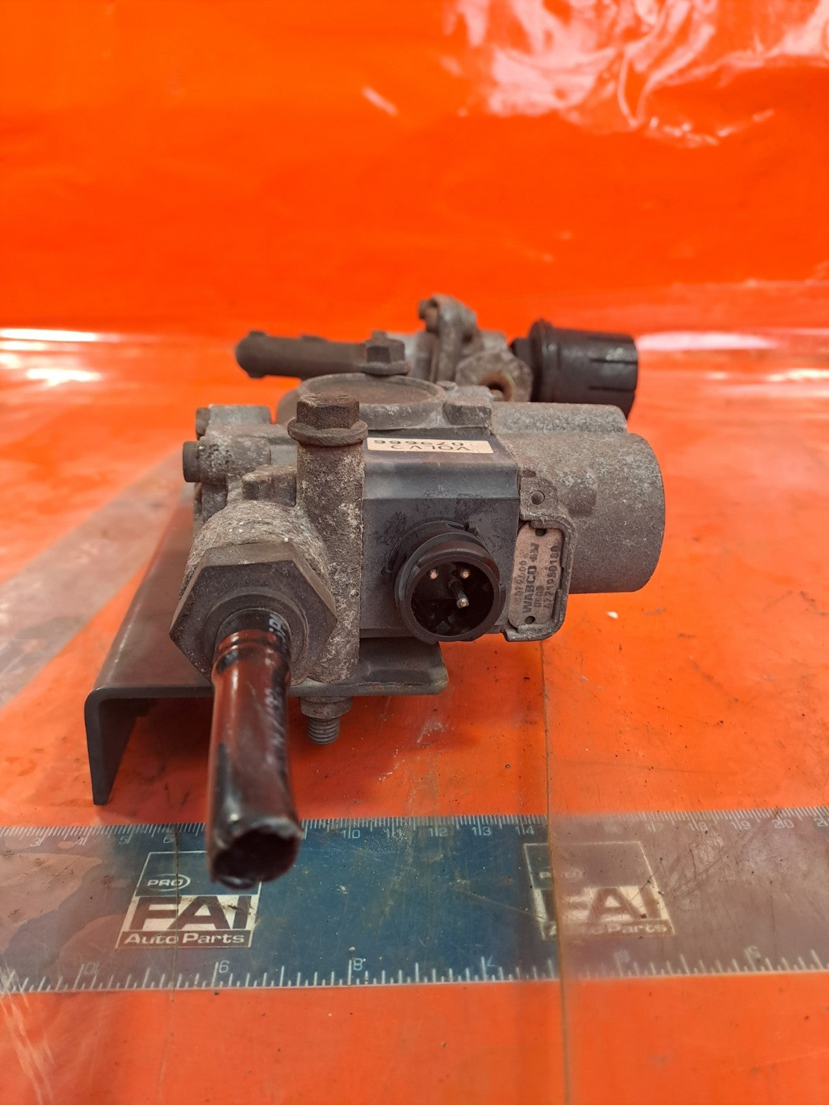 ✅VOLVO FL 5.5 DIESEL 2003 FRONT AXLE RIGHT ABS VALVE ABS 1079666 Warranty A324 - Image 4