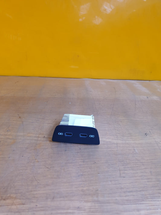 ✅2024 VW TAIGO R-LINE 1.0P REAR CENTRE CONSOLE USB TYPE C 2G6035718 + WARRANTY - Image 1