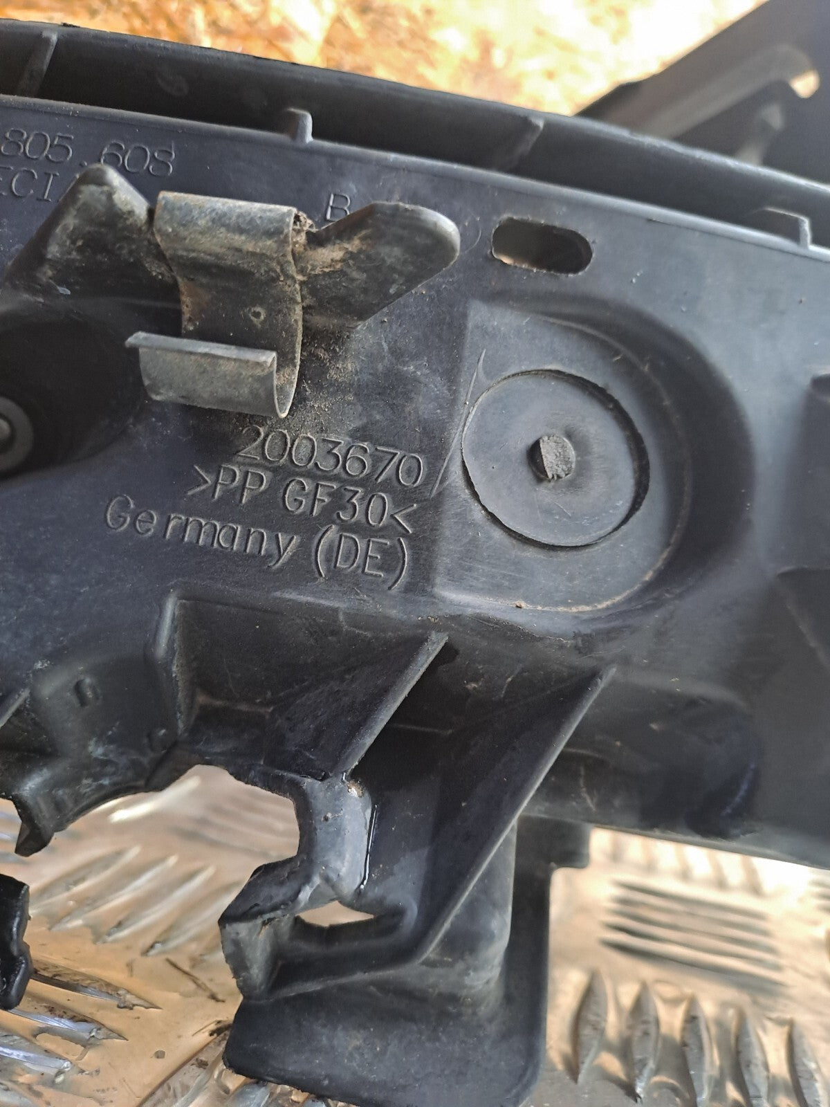 ✅2012 AUDI Q5 8R S LINE HEADLIGHT MOUNT BRACKET FRONT RIGHT 8R0805608 + WARRANTY - Image 5