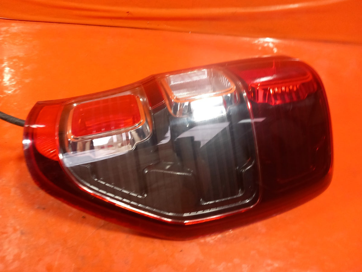 2021 Ford Ranger Wildtrak Rear Right Tail Light DB39-13404 Warranty A418 - Image 6