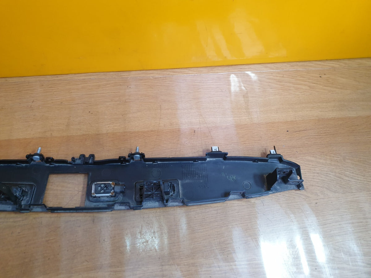2022 Range Rover Evoque L551 Tailgate Boot Handle Trim K8D2-404C42-A A169 - Image 7