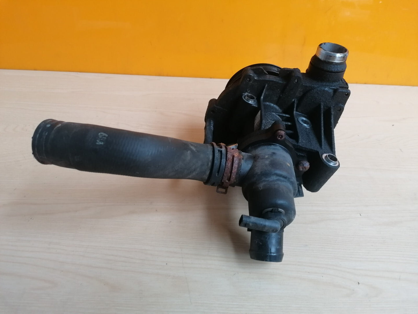 MERCEDES A200 W176 2.1 DIESEL 2015 WATER COOLANT PUMP A6512000501 A047 - Image 3