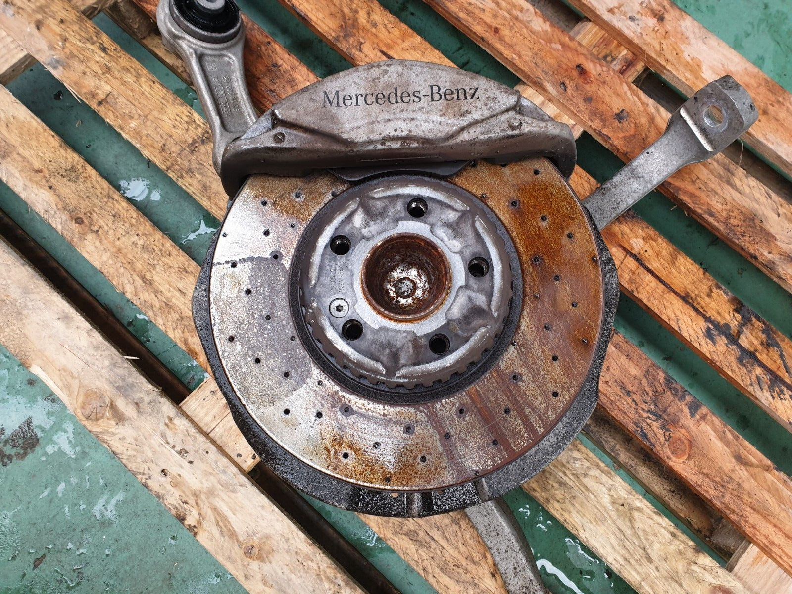✅2015 MERCEDES C CLASS W205 2.0P FRONT RIGHT WHEEL HUB A2052200 A0004212112 A061 - Image 2