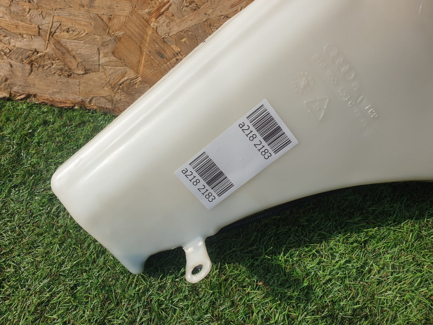 AUDI A5 S LINE 2.0 DIESEL 2012 WINDSCREEN WASHER BOTTLE & PUMP 8T0955453C A218 - Image 4