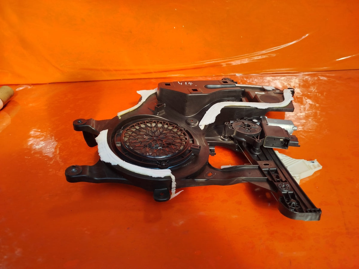 2020 Vauxhall Combo MK4 Front Right Window Regulator Motor 9830335980 A414 - Image 6