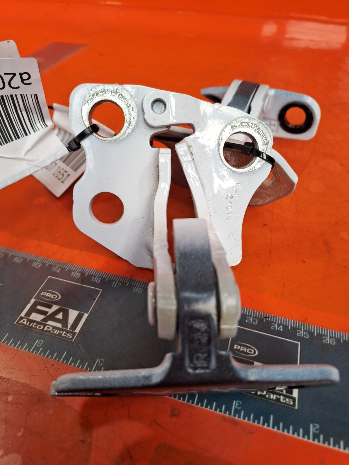 TESLA MODEL 3 LONG 2024 REAR RIGHT DOOR HINGES RUL-631-D Warranty A207 - Image 2