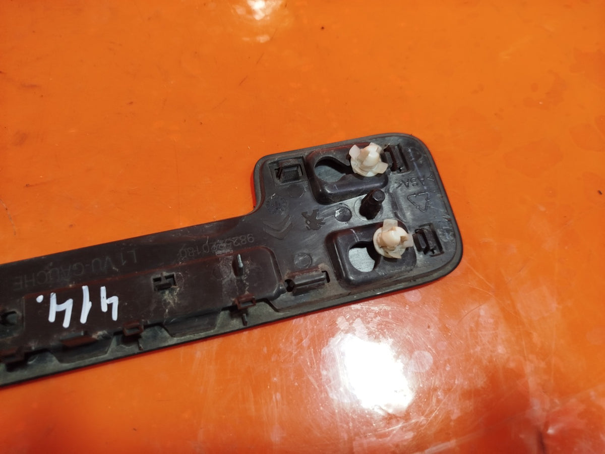 2020 Vauxhall Combo MK4 Left Sliding Door Rail Cover 9825220180 Warranty A414 - Image 9