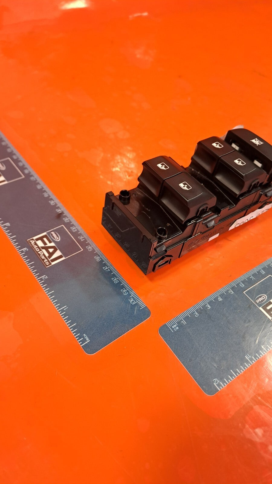 KIA XCEED 1.5 PETROL 2021 FRONT RIGHT WINDOW CONTROL SWITCH 93570J7500 Warranty - Image 5